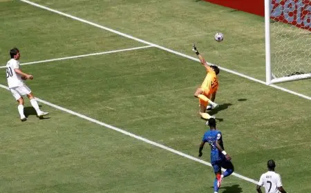 “ريال يسجل هدفاً مثيراً بـ’ضربة حظ’ والهلال ينتزع التعادل المستحق في مباراة مثيرة”