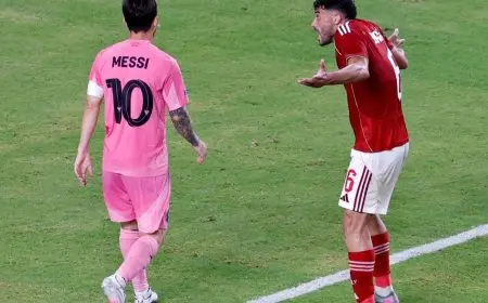 “مدافع الأهلي يرد: لا أحد يجرؤ على السخرية من ميسي ونداءاتنا كانت عادية”