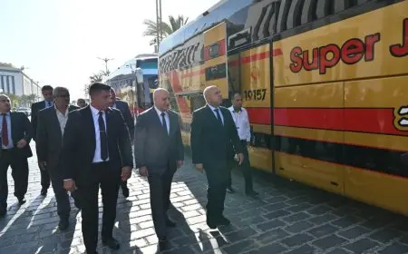 “وزير الصناعة يؤكد التزام الحكومة بتعزيز التعاون مع شركات القطاع الخاص لتطوير أسطول نقل الركاب”