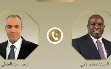 وزير الخارجية والهجرة يتلقى مكالمة هامة من نظيره البريطاني لتعزيز التعاون بين الدولتين