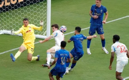 “الهلال يتعادل بفضل إنقاذ بونو التاريخي ويخطو خطوة نحو التأهل في مونديال الأندية”