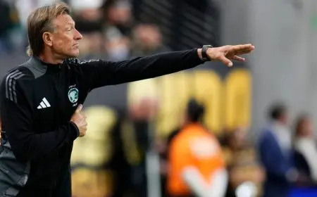 “رونار يشدد على ضرورة تحمّل لاعبي السعودية المسؤولية بعد انتقاده لأداء الهجوم”