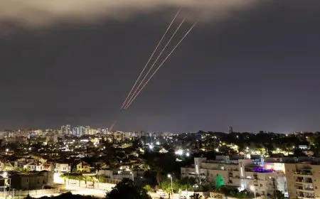 عاجل: انفجارات مدوية في سماء تل أبيب والقدس وصاروخ يسقط في أسدود وفق إعلام إسرائيلي