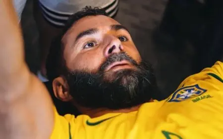 بنزيما يرتدي قميص نجمه المفضل خلال تدريباته ويسترجع لحظات كأس العالم المميزة