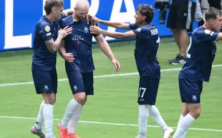 مدرب تربية بدنية يحدث المفاجأة: أوكلاند يهزم بوكا جونيورز ويكتب التاريخ!