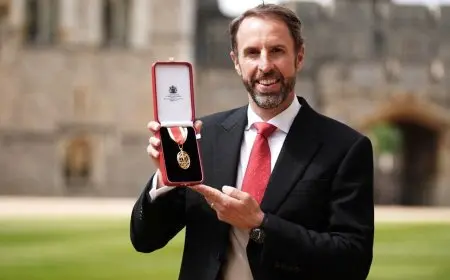ساوثغيت، مدرب إنجلترا السابق، يُكرم بوسام “فارس” في تكريم مميز!