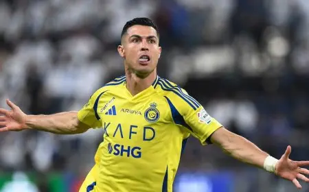 “رونالدو يجدد عقده مع النصر حتى 2027 ويؤكد مكانته كـ ‘القائد التاريخي'”