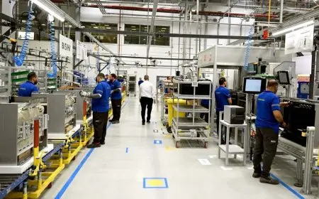 رئيس الوزراء يطلق مصنعًا حديثًا للأجهزة المنزلية ويشهد افتتاح مستودع ضخم لشركة تجارة إلكترونية بارزة