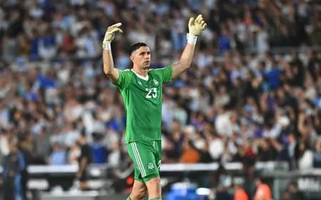 “تشيلسي ينضم إلى المنافسة لضم إيميليانو مارتينيز: صفقة تلوح في الأفق!”