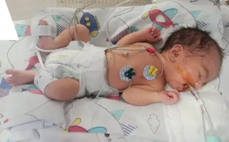 الصحة تؤكد: الماء المُحلى بالسكر لا يساعد في تقليل الصفراء عند حديثي الولادة!