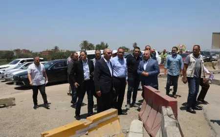 وزير النقل كامل الوزير يقدم تعازيه القلبية لأسر ضحايا حادث الطريق الإقليمي ويعبر عن تضامنه معهم