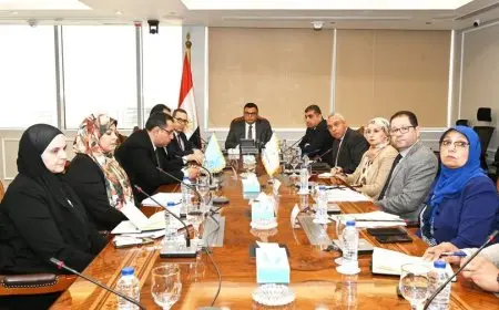 وزير الإسكان يُتابع تطورات الاستراتيجية الوطنية للعمران والبناء الأخضر والمستدام لتعزيز التنمية المستدامة في البلاد