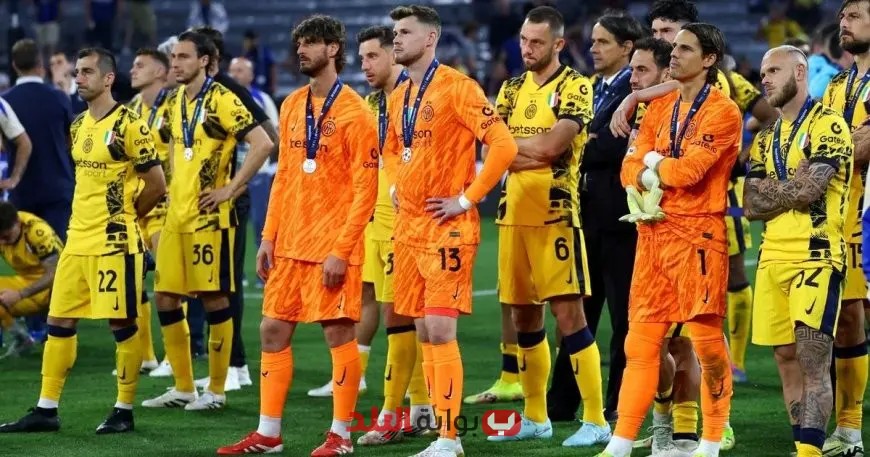 مشجع وحيد يستقبل إنتر ميلان بعد هزيمته المؤلمة في نهائي دوري أبطال أوروبا