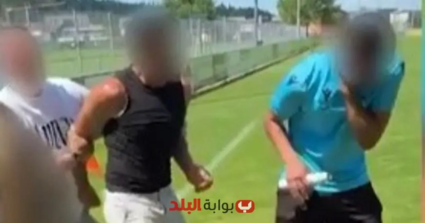 مفاجأة في عالم الرياضة: والد لاعب يتحول لملاكم ويهاجم الحكم بعنف في فيديو صادم!