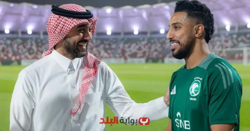 وزير الرياضة السعودي يُشجع لاعبي الأخضر استعداداً لمواجهة البحرين المرتقبة