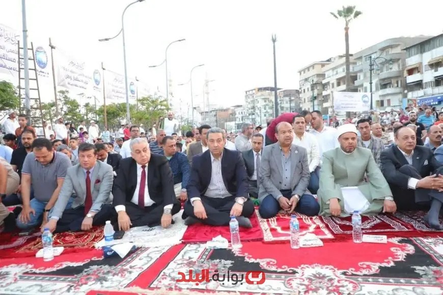 محافظ دمياط يشارك في أداء صلاة عيد الأضحى المبارك في ميدان الساعة وسط أجواء احتفالية مميزة