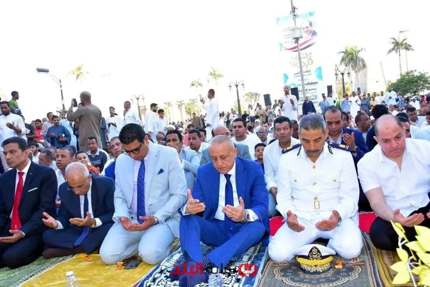 محافظ الأقصر يشارك جموع المصلين في صلاة عيد الأضحى المبارك بساحة سيدي أبو الحجاج