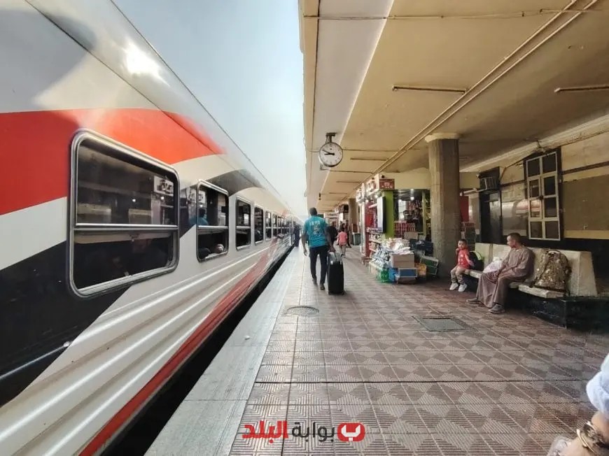 كامل الوزير يشرف على سير العمل في مرافق النقل والمواصلات لضمان التزامها بالجدول الزمني