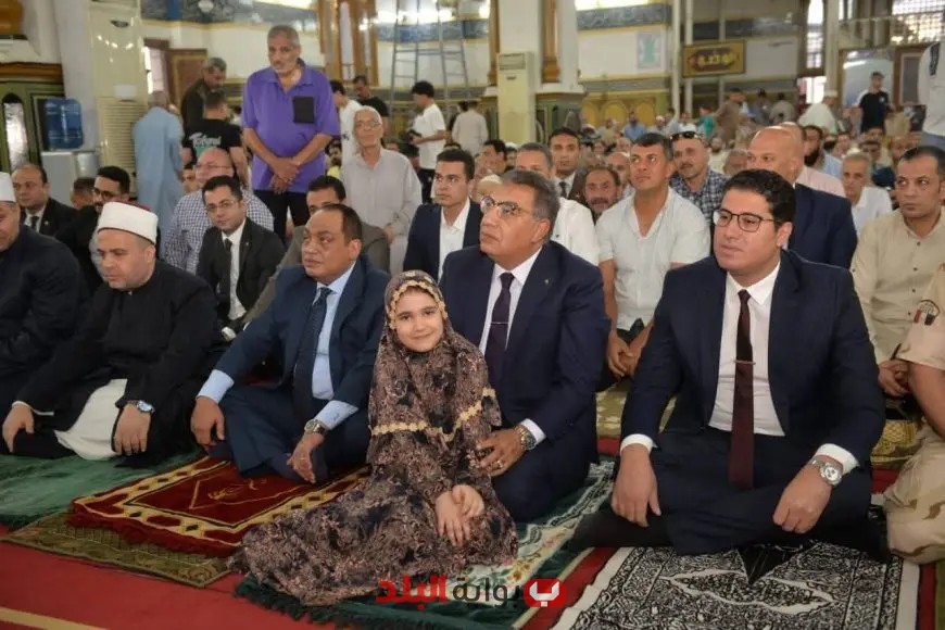 محافظ الدقهلية يُشارك في صلاة عيد الأضحى بمسجد النصر في المنصورة – أجواء احتفالية مميزة