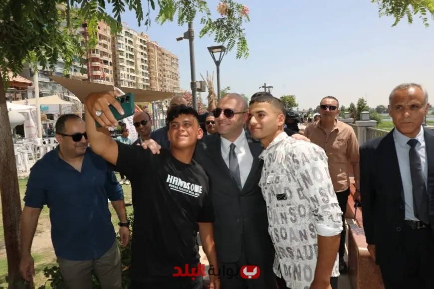 محافظ بني سويف يهنئ المواطنين بعيد الأضحى أثناء زيارته للممشى السياحي في أول أيام العيد