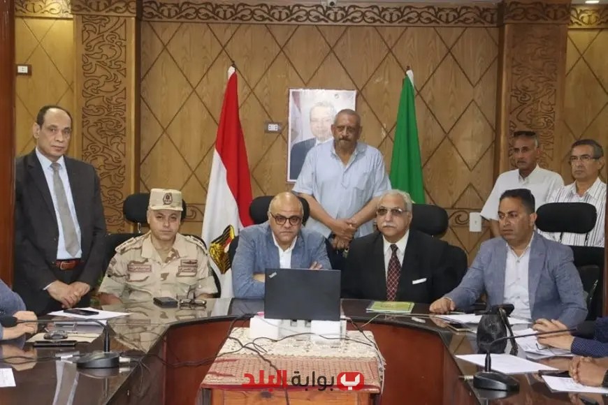 محافظ القليوبية يقوم بزيارة غرفة عمليات لجان الثانوية العامة بمديرية التربية والتعليم لمتابعة سير العملية الامتحانية