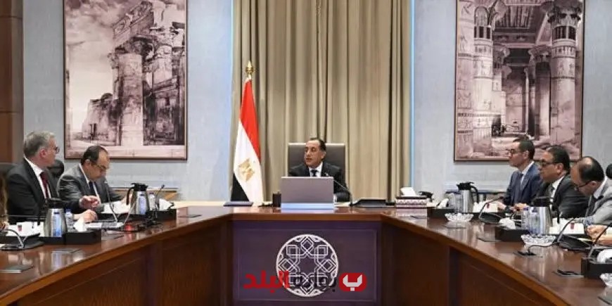 رئيس الوزراء يواصل متابعة تنفيذ برنامج الطروحات الحكومية لقطاعي البترول والأعمال العامة لتعزيز الاقتصاد المصري