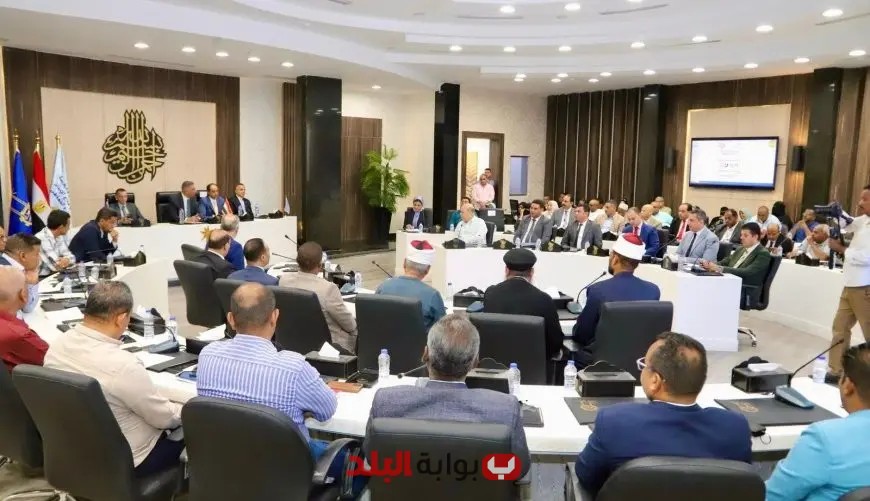 محافظ أسوان يلتقي مدير صندوق مكافحة الإدمان لتعزيز الوعي بمخاطر التعاطي وزيادة الجهود المشتركة