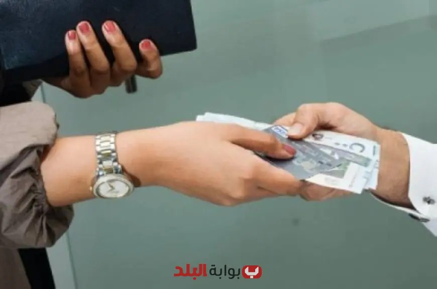 هل تستحق الزوجة المستقلة ماديًا مصروفًا يوميًا من زوجها؟
