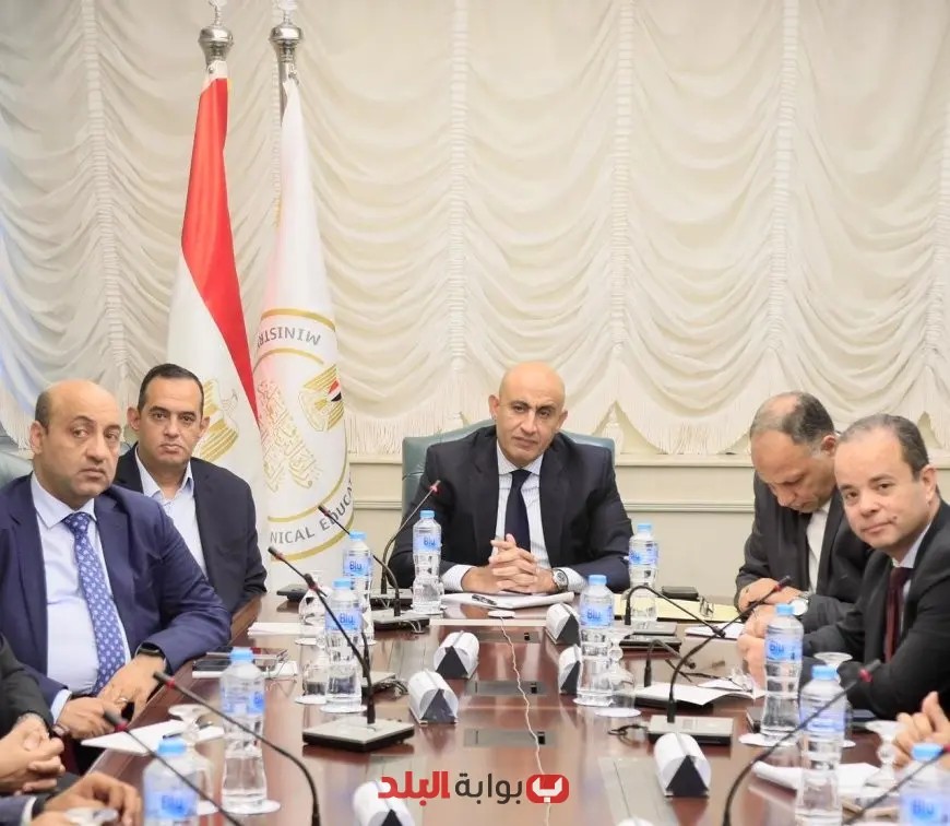 وزير التعليم يراقب تطورات امتحانات الثانوية العامة في المحافظات من خلال تقنية الفيديو كونفرانس