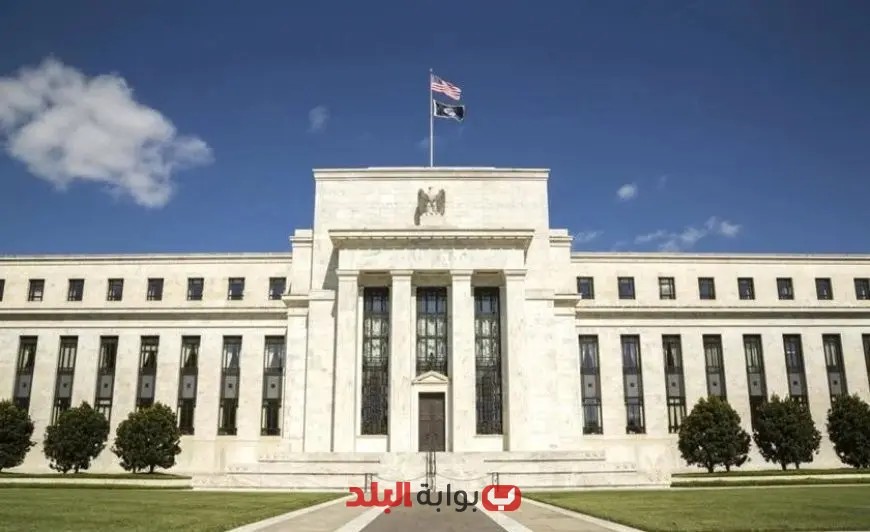 الفيدرالي الأمريكي يؤكد: ليس هناك داعٍ لخفض الفائدة وسط ضغوط تضخمية مستمرة