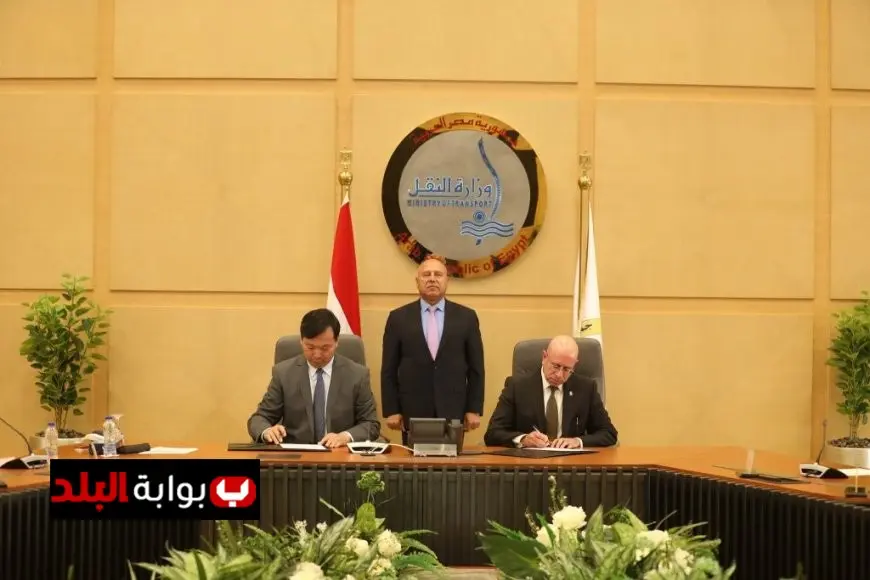 وزير الصناعة يشهد توقيع عقد مثير لبناء سفينتين عملاقتين من نوع سفن الصب الجاف