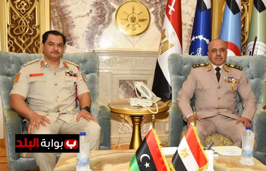 الفريق أحمد خليفة يلتقي برئيس أركان القوات البرية في الجيش الليبي لتعزيز التعاون العسكري