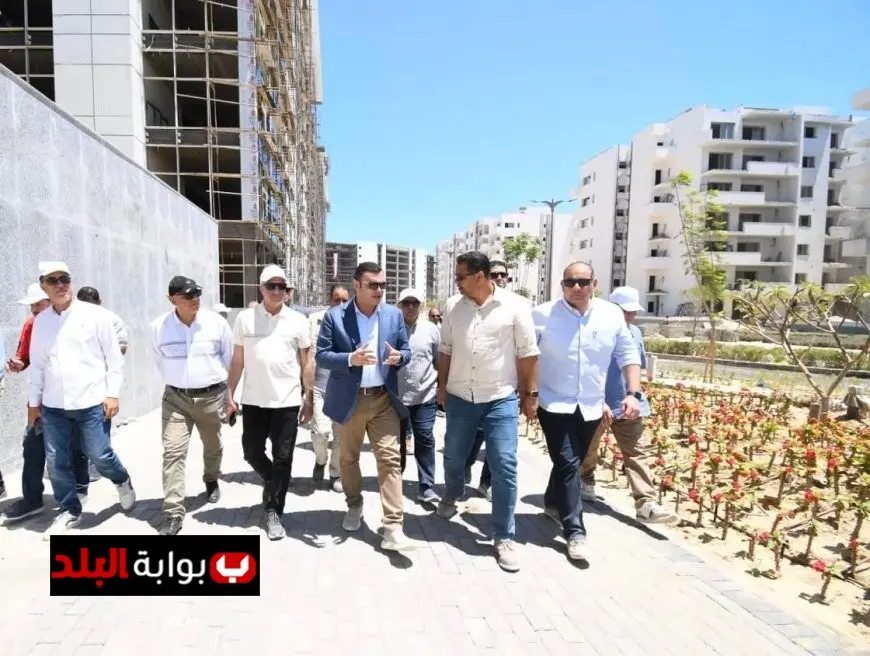 وزير الإسكان يدشن جولة تفقدية لمشروعات مزارين والحي اللاتيني والطريق الساحلي بالعلمين الجديدة