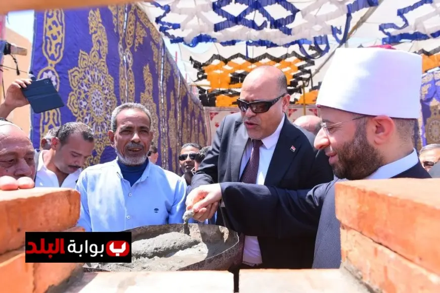 وزير الأوقاف ووزير العمل يشرعان في وضع حجر أساس مسجد جديد في رأس غارب
