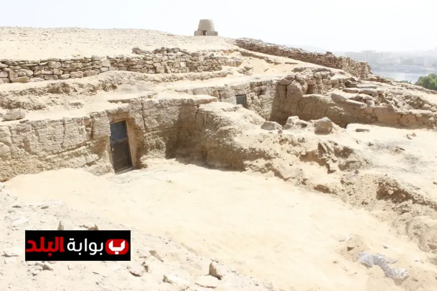 “اكتشاف ثلاث مقابر أثرية جديدة في جبانة قبة الهوا بأسوان تعود للعصر القديم”
