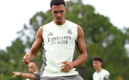 ألكسندر أرنولد يستعد لمواجهة تحدٍ قوي مع عودة كارفاخال إلى الملاعب