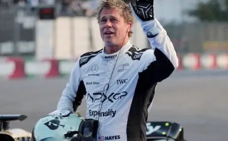 مكلارين يمنح براد بيت فرصة ثانية لتجربة قيادة سيارة فورمولا 1 المبهرة!