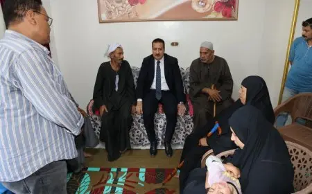 محافظ المنوفية يوزع مساعدات مالية وعينية على أسرة سائق التوك توك المتضرر من الطقس السيئ