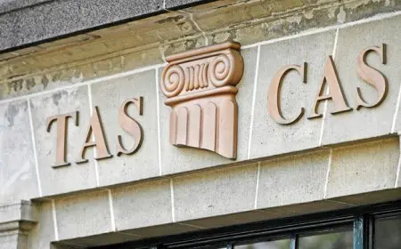 قرار المحكمة الرياضية يصدم الأهلي وبيراميدز: سحب اللقب وخصم النقاط في الأفق!