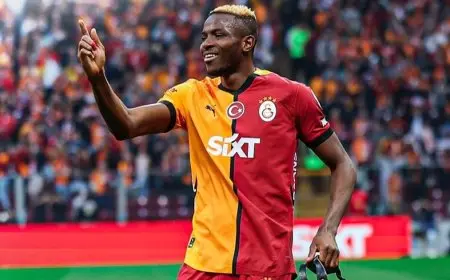 فيكتور أوسيمين يكشف عن مستقبله ويُصدم الجميع برده الغريب على عرض الهلال المغري!