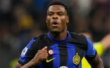 مانشستر سيتي ينافس برشلونة على صفقة دينزل دومفريس: من سيفوز في هذا الصراع الكبير؟