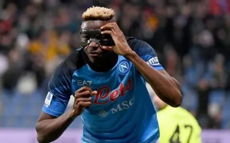 فيكتور أوسيمين يكشف وجهته القادمة بعد مفاوضات مثيرة مع الهلال!