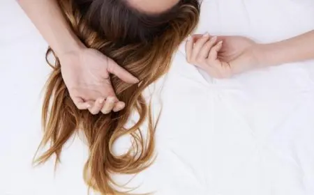 تأثير ربط الشعر أثناء النوم على توازن الطاقة: اكتشف الفوائد والأضرار!