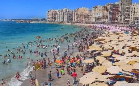 “الإسكندرية تضع اشتراطات جديدة لحماية المصطافين على الشواطئ: إليك التفاصيل”