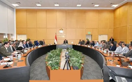 وزير الإسكان يعقد اجتماعاً دورياً لمتابعة تقدم المشروعات السكنية في المدن والمحافظات المصرية