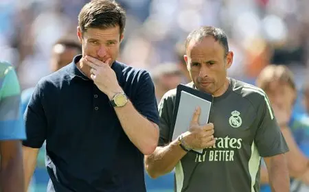 تشابي ألونسو يتحدث بعد الخسارة أمام باريس: هزيمة مؤلمة وبداية عهد جديد في مسيرته التدريبية