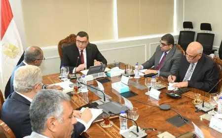 “وزير الإسكان يتفقد مشروعات مياه الشرب والصرف الصحي في المدن الجديدة لضمان تحسين الخدمات”