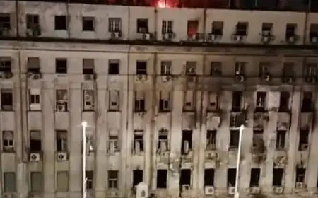 “تفاصيل مثيرة حول تجدد حريق سنترال رمسيس: محافظة القاهرة تعلن السيطرة الكاملة على الوضع”