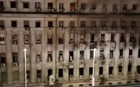 محافظ القاهرة يقوم بجولة ميدانية في موقع حريق سنترال رمسيس: متابعة دقيقة لعمليات الإخماد وتأمين المنطقة