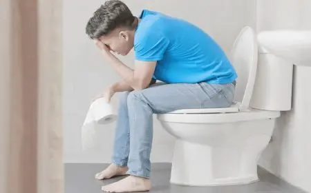 “حسام موافي يحذر: هل يمكن أن تكون الملينات خطرًا في حالات الإمساك؟”